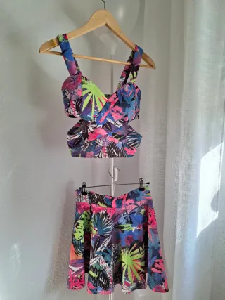 Conjunto falda y top estampado tropical