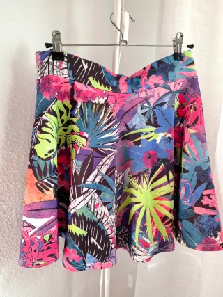 Conjunto falda y top estampado tropical