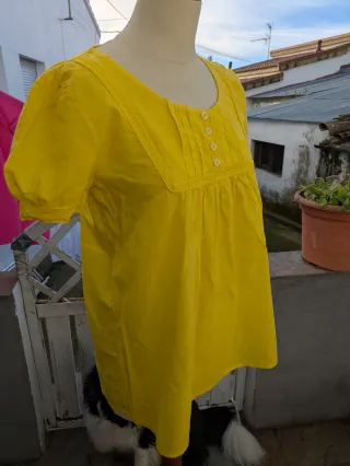 Blusa amarilla manga corta talla M
