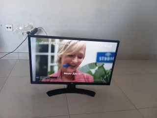 Televisión LG Negra smart tv 28 pulgadas
