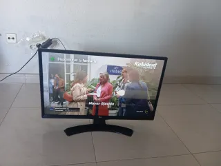 Televisión LG Negra smart tv 28 pulgadas