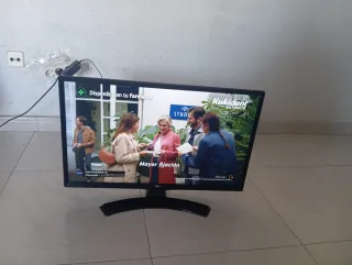 Televisión LG Negra smart tv 28 pulgadas