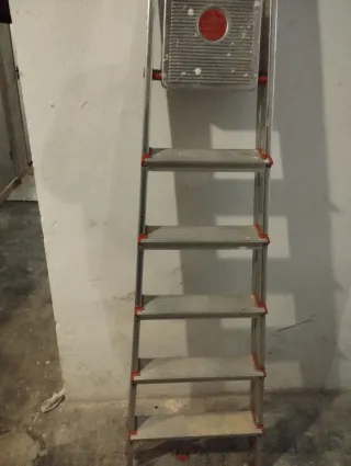 Escalera aluminio 5 peldaños