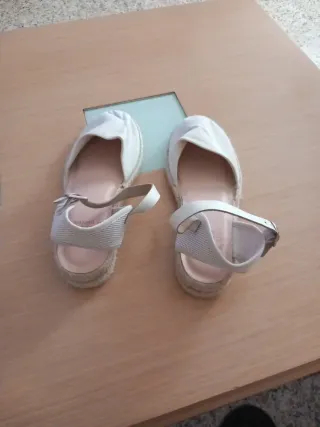 Sandalias blancas tipo espartano