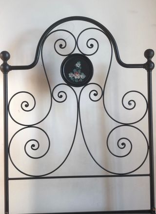 Letto ferro battuto con decoro floreale