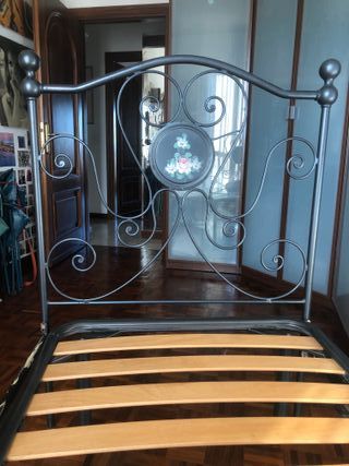 Letto ferro battuto con decoro floreale