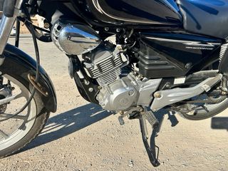 YAMAHA YBR 125 Custom Impecable en Murcia