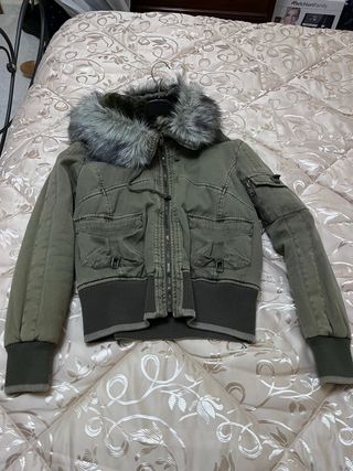 Giubbotto verde militare con cappuccio rimovibile