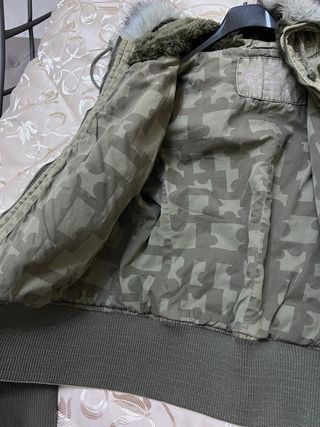 Giubbotto verde militare con cappuccio rimovibile