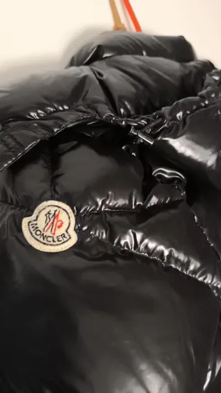 Chaquetón Moncler Negro precio inicial 1600€