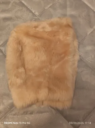 Capucha de pelo beige