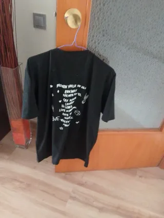 Camiseta Hellboy Negra y Roja