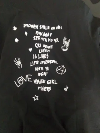 Camiseta Hellboy Negra y Roja