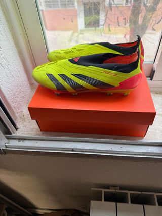 Botas de fútbol Adidas Predator talla 43