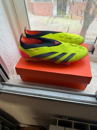 Botas de fútbol Adidas Predator talla 43
