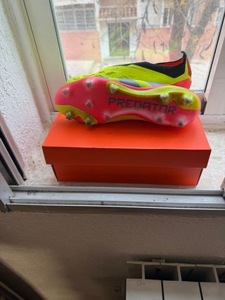 Botas de fútbol Adidas Predator talla 43