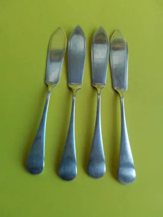 4 antichi coltelli da pesce argentati