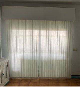 Tende verticali bianche traslucide