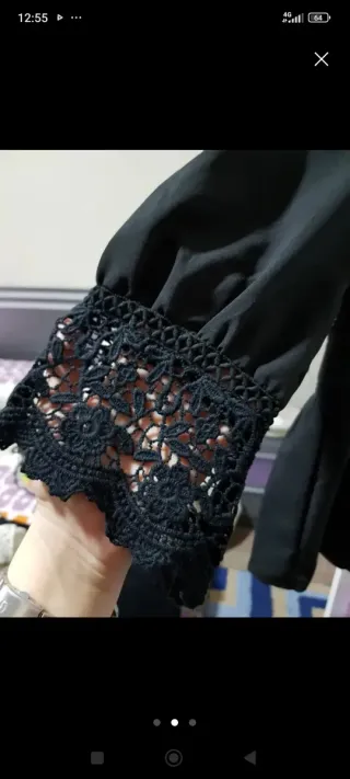 Blusa negra con encaje