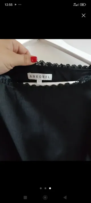 Blusa negra con encaje