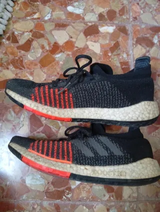 Zapatillas Adidas Boost Negras y Naranjas