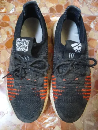 Zapatillas Adidas Boost Negras y Naranjas