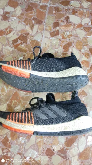 Zapatillas Adidas Boost Negras y Naranjas