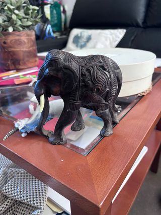 Elefante decorativo de madera