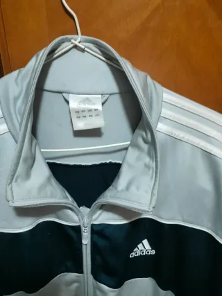 Chaqueta Adidas Beige y Negra