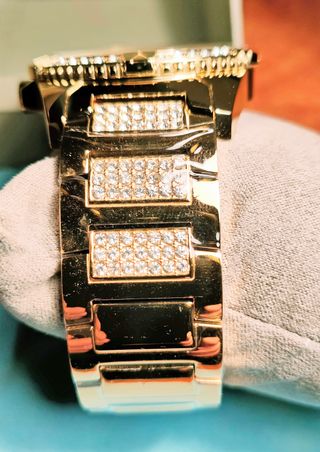 Reloj Guess Frontier nuevo, dorado