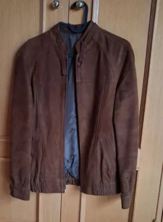 Cazadora bomber de piel marrón