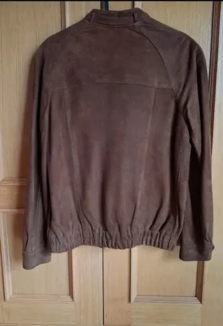 Cazadora bomber de piel marrón