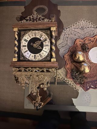 Reloj de pared antiguo de bronce