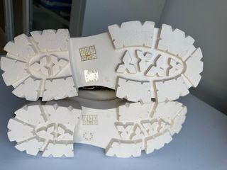 Stivaletti Exé donna beige con catena oro