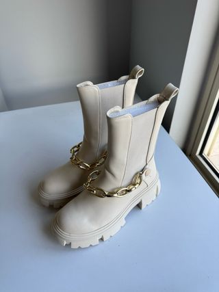 Stivaletti Exé donna beige con catena oro