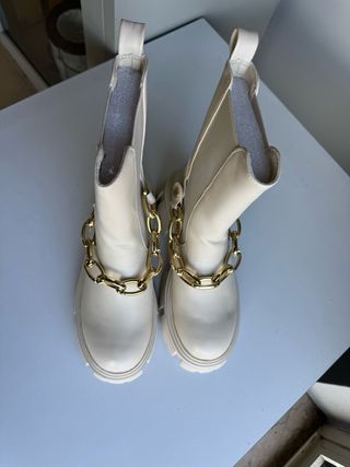 Stivaletti Exé donna beige con catena oro