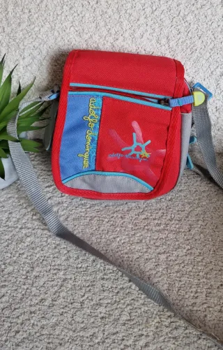 Bolsito infantil Adolfo Dominguez rojo y azul