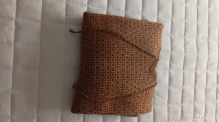 Conjunto vestido y jersey marrón/dorado