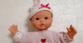 Muñeca Nenuco con gorrito y pijama