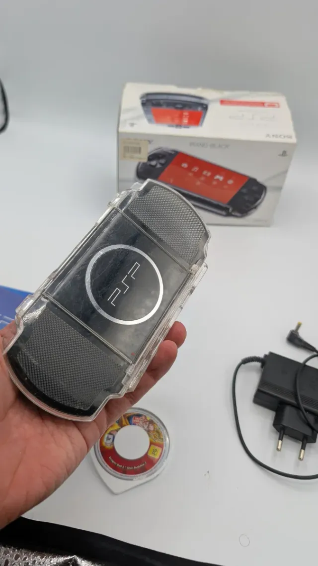 Sony PSP 3000 Negra con Caja y Cargador