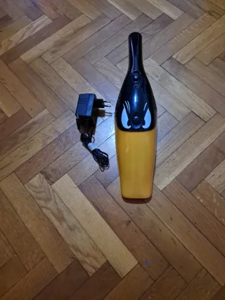 Aspirador de mano con cargador