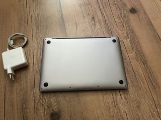 MacBook Pro Retina 13"A1708 2017 13"i5 8GB 256GB.