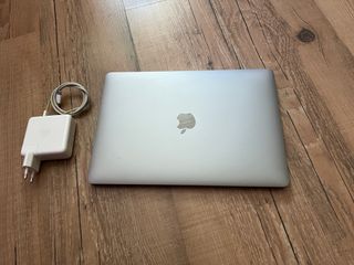 MacBook Pro Retina 13"A1708 2017 13"i5 8GB 256GB.