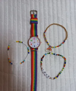 Reloj y pulseras arcoíris