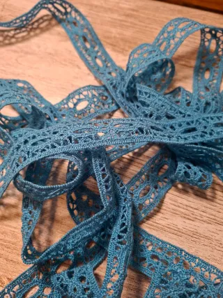 Encaje entredos vintage azul 4m
