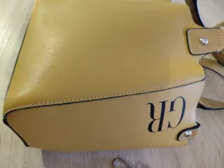 Bolso amarillo con asa y correa