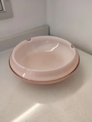 Posacenere in vetro rosa trasparente