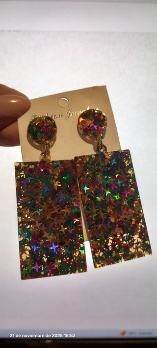 Pendientes largos rectangulares con estrellas
