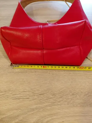Bolso rojo de piel
