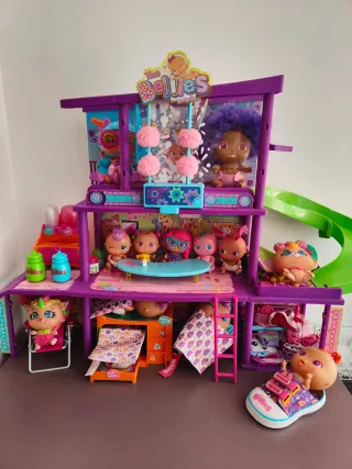 Casa Bellies con muñecos y accesorios